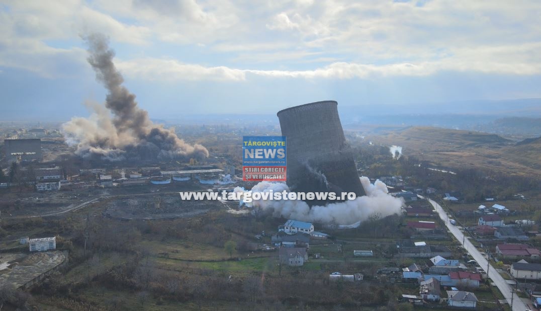 FOTO/VIDEO: Primele imagini cu demolarea coşului de fum şi turnului de răcire ale fostei termocentrale Doiceşti