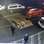 VIDEO! BĂTAIE ÎN TRAFIC! Un șofer a scos o bâtă și l-a lovit pe altul