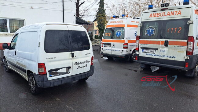 NESIMȚIREA, LA UN ALT NIVEL! ”Parchează chiar în spatele ambulanțelor…”, iar salvatorii nu pot pleca la urgente!