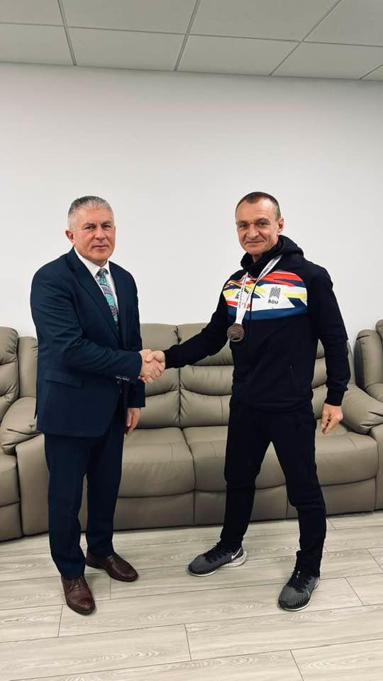 Campionul mondial la atletism, Bratu Victor Florin, a fost premiat și de către Primăria orașului Găești