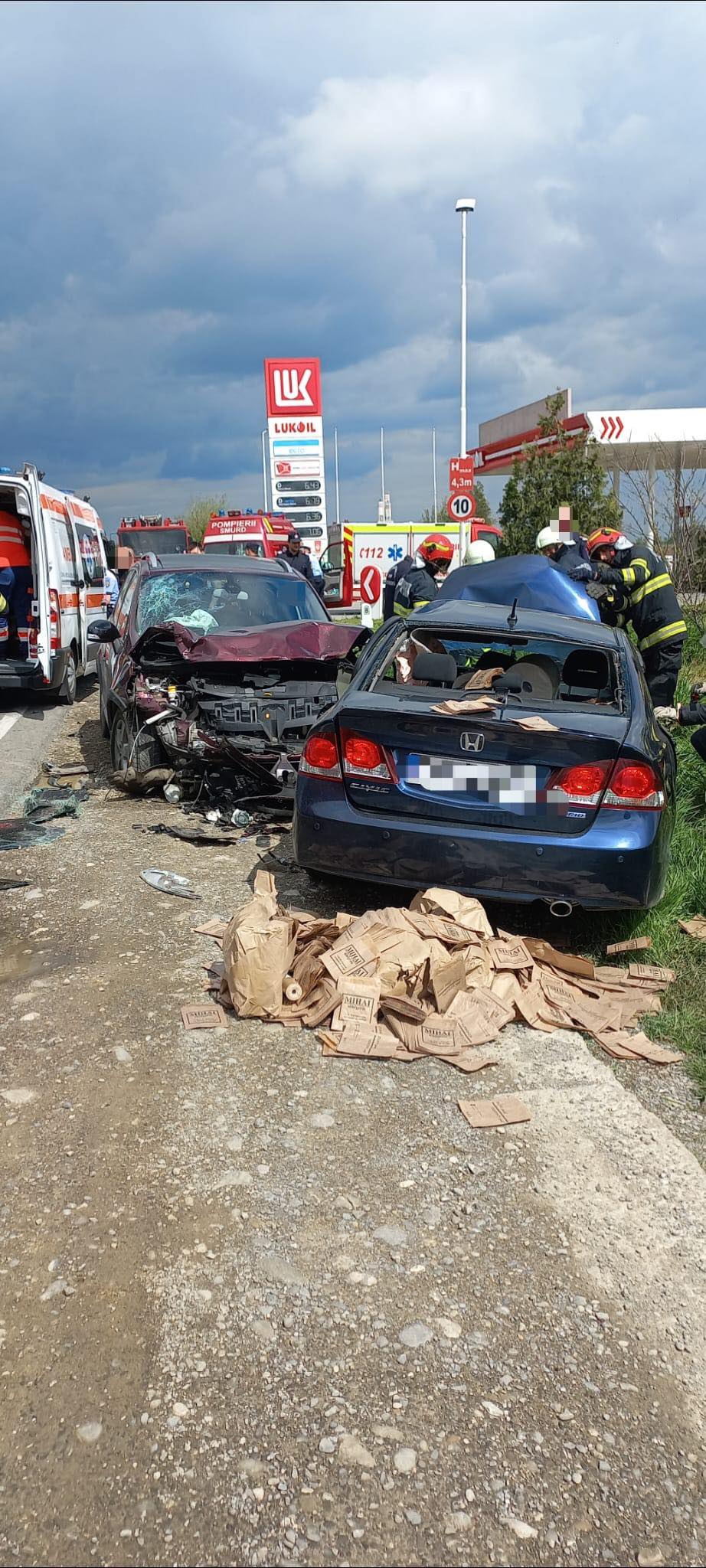ACUM – Accident pe DN 72, la Dărmănești. Trei oameni sunt răniți