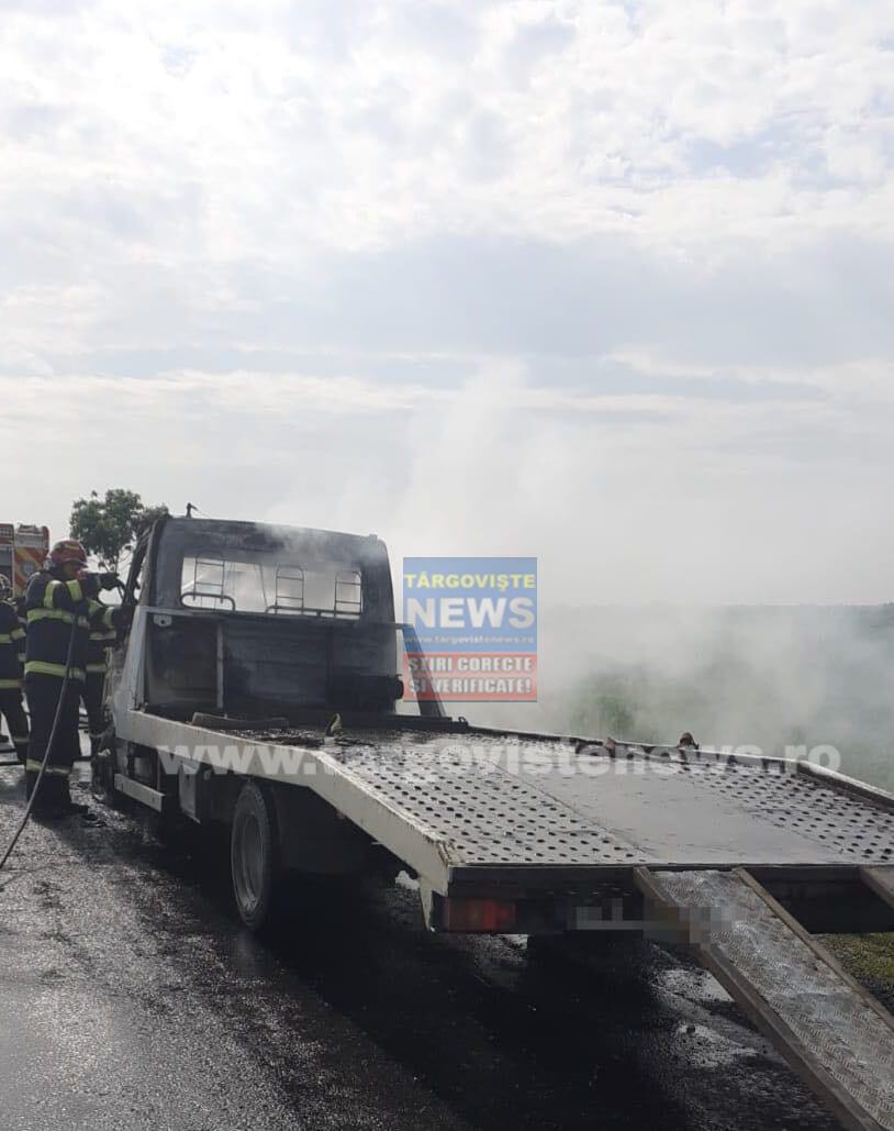 O camionetă de tractare a luat foc, pe DN 7, între localitățile Mătăsaru și Găești