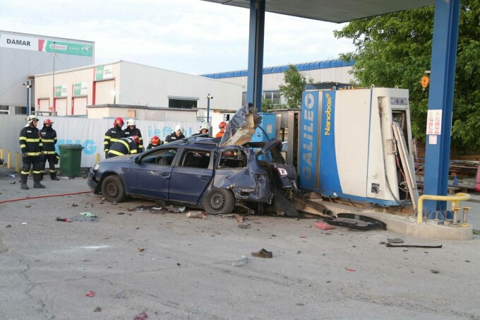 O mașină a explodat într-o stație de încărcare cu gaz din apropierea Bucureștiului. O persoană a murit 