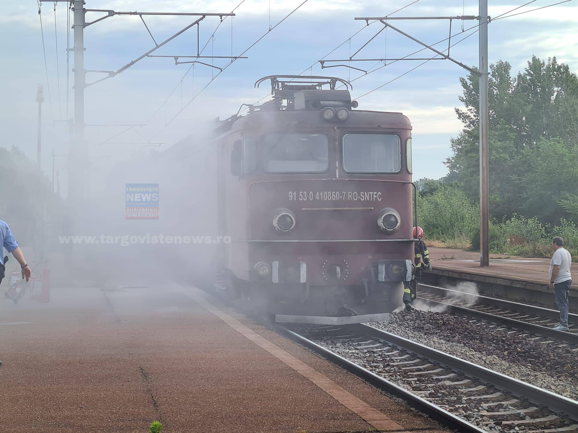 Locomotiva unui tren de călători a luat foc, între Ploiești și București