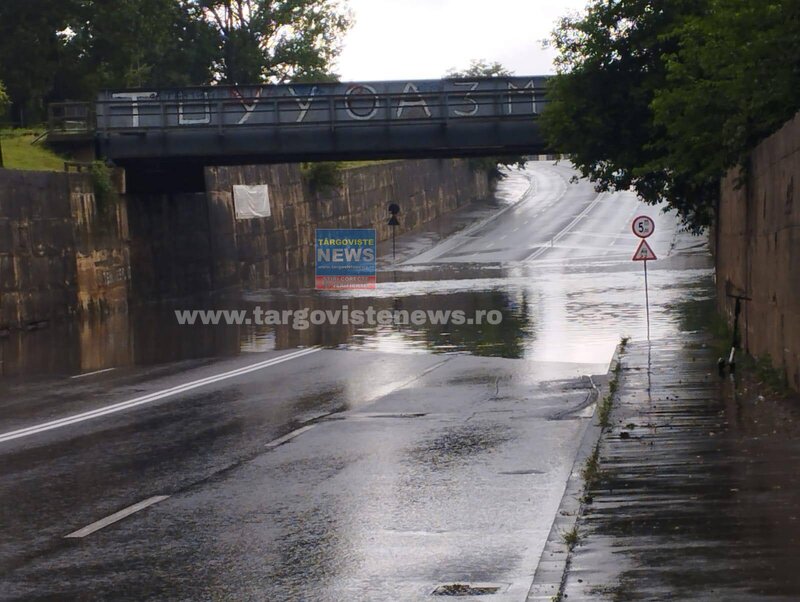 Atenție! Pasajul de la Romlux și centura municipiului Târgoviște, inundate după ploaia torențială