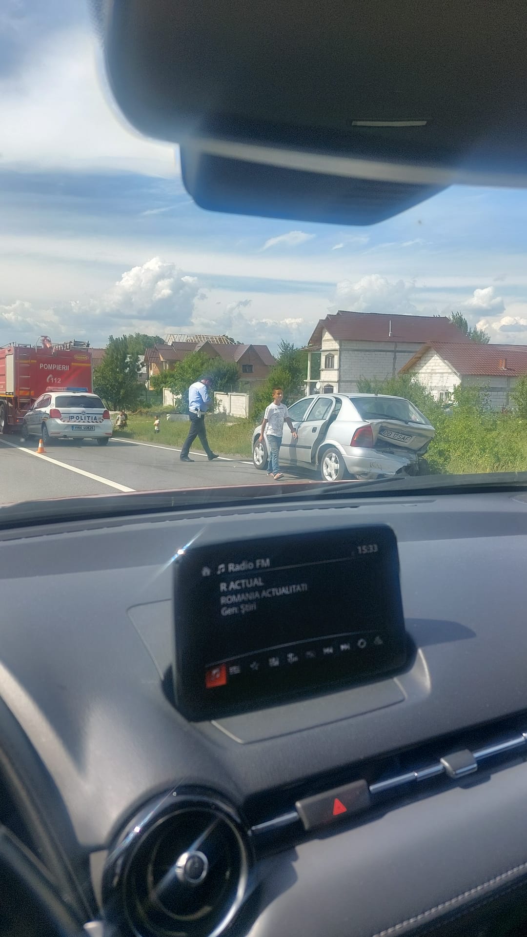 Accident cu 4 masini, pe DN 71, la Balteni. Un om este ranit