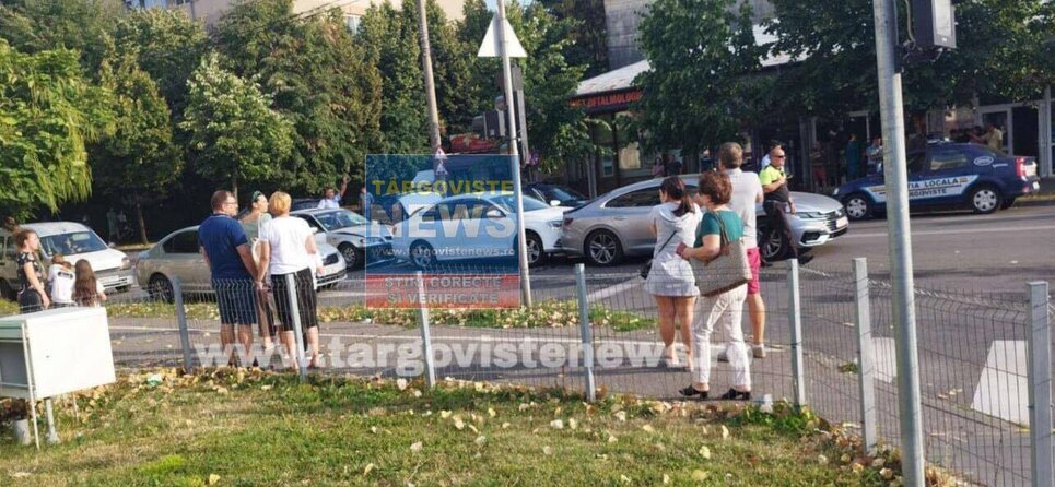 Accident în Târgoviște. Trei mașini s-au bușit, o șoferiță a fost transportată la spital. Șoferul care a provocat totul era sub influența alcoolului