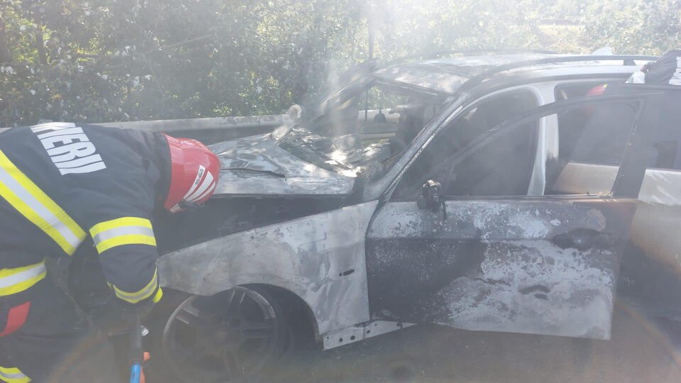 O mașină a luat foc pe Autostrada București – Pitești, la kilometrul 114