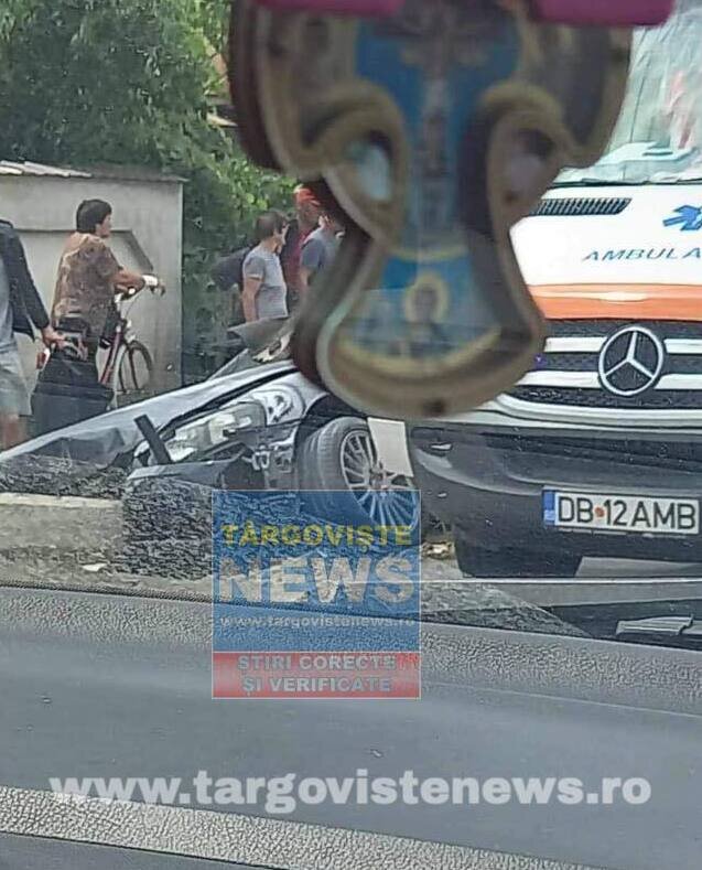 Accident la Comișani. O șoferiță a fost rănită după ce a ajuns cu mașina în șanțul betonat