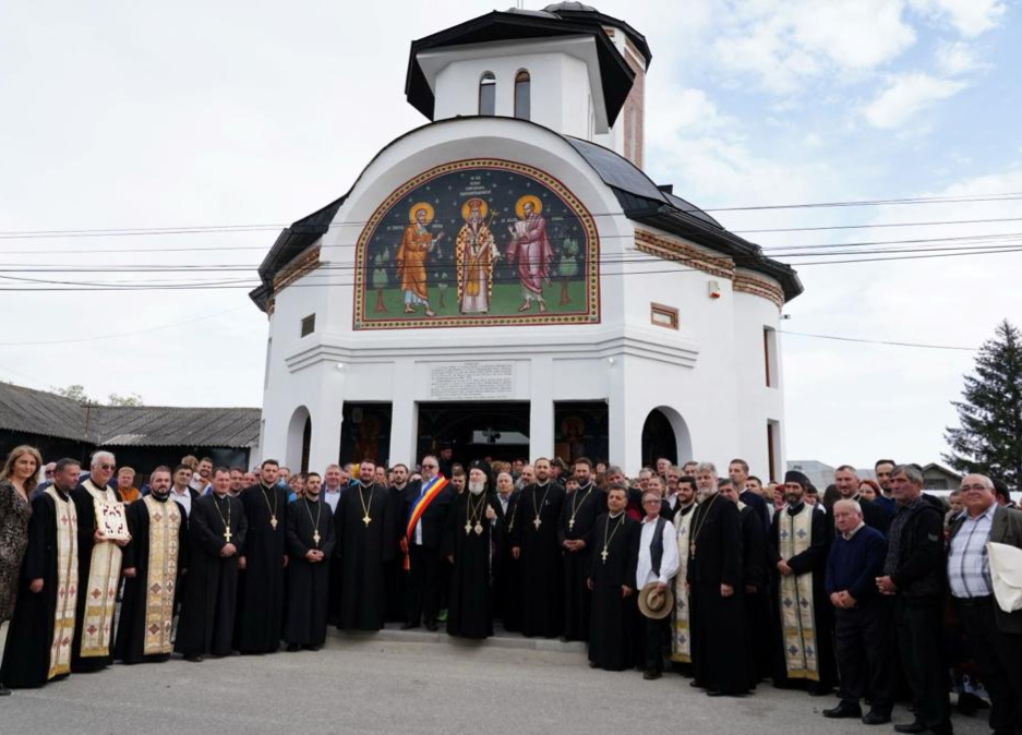 A fost târnosită noua biserică de la Săcuieni, în Gura Ocniței