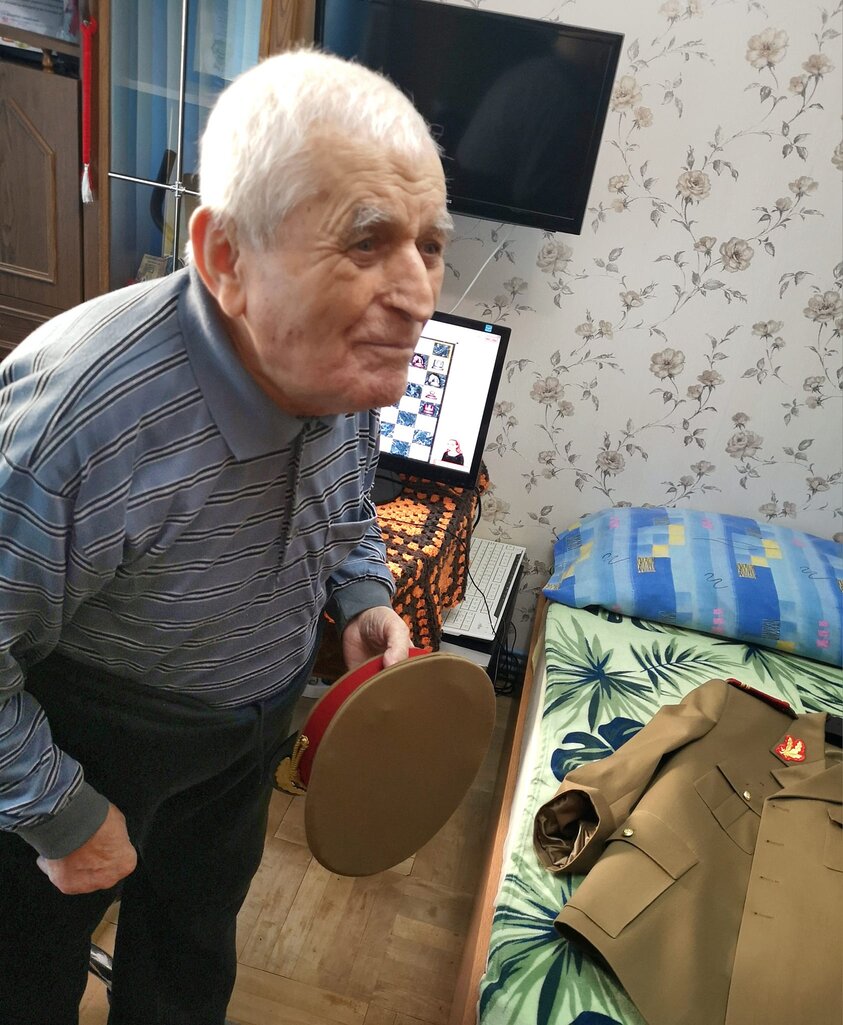 La 96 de ani, lt.col.(rtr) Nedelcu Ion joacă șah pe calculator, face sport și este într-o formă de zile mari! ”Să-i dea Dumnezeu sănătate!”
