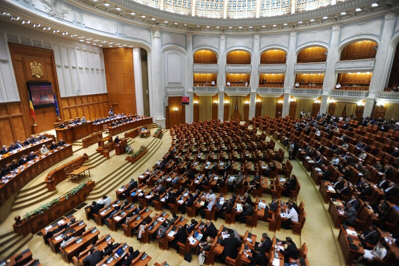 Comunicat de presă USR: „PSD și PNL au transformat Parlamentul într-o mare sală de păcănele!”