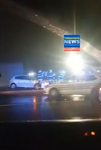 Un şofer începător a intrat cu maşina într-un stâlp, aseară, lângă mall-ul din Târgovişte