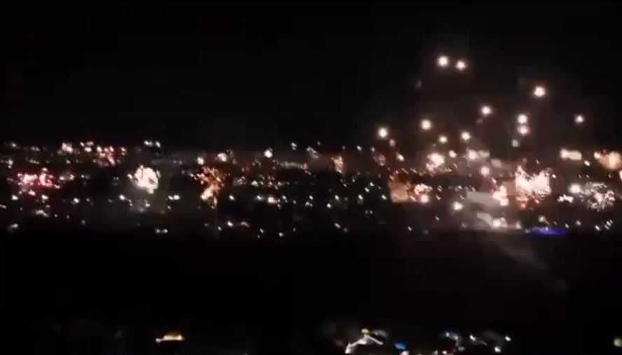 VIDEO: Un foc superb de artificii a luminat cerul deasupra oraşului Târgovişte, în noaptea de Revelion!