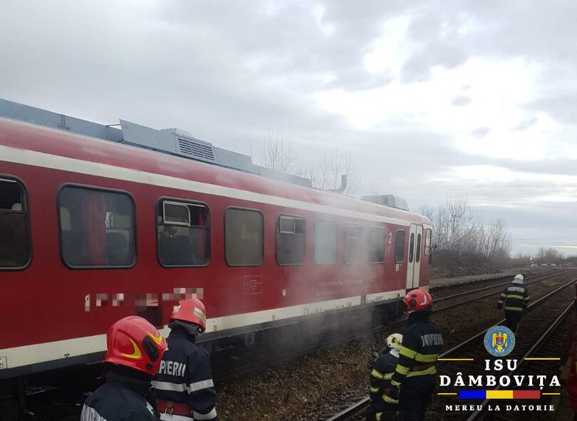 Un vagon de tren personal a luat foc, la Văcăreşti