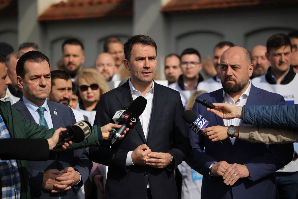 Comunicat de presă: Liderii Dreapta Unită au depus la Cotroceni solicitarea oficială prin care îi cer președintelui Iohannis să convoace referendum pentru eliminarea pensiilor speciale