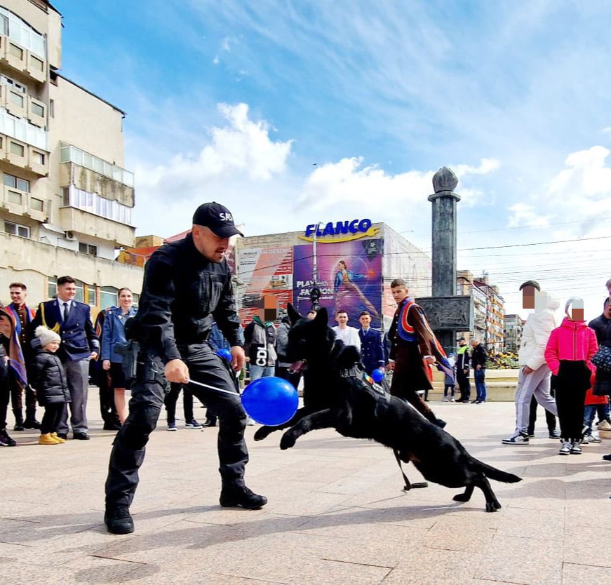 Câinele Nero, atracţia de Ziua Poliţiei Române, la Târgovişte. La mulţi ani, tuturor poliţiştilor!