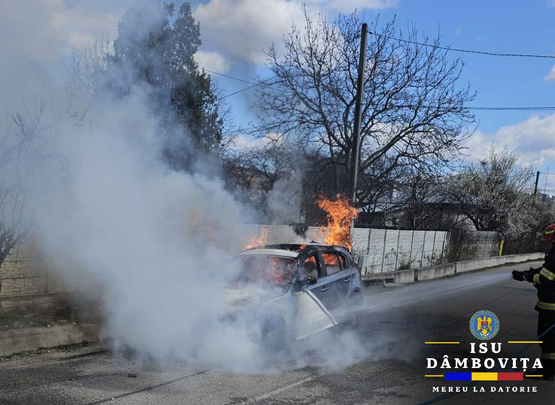 Ultima oră: O maşină a fost cuprinsă de flăcări, la Viforâta, în Aninoasa