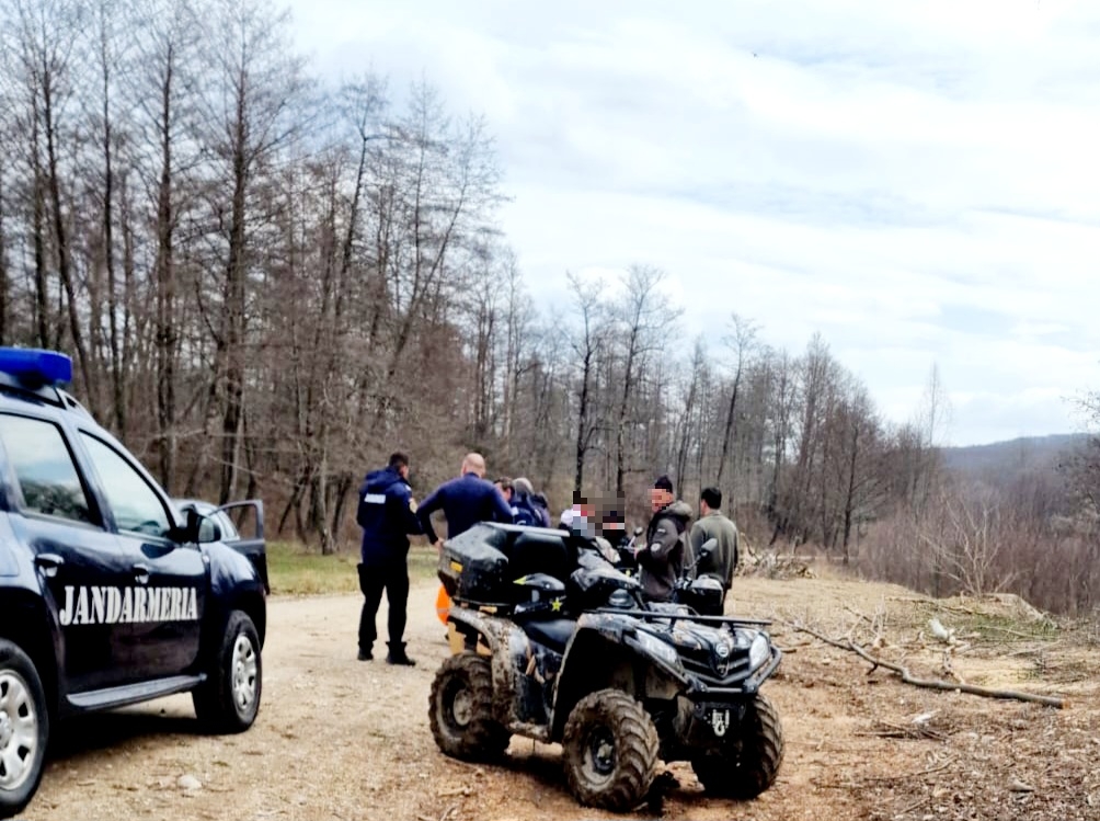 O plimbare cu ATV-urile prin pădure s-a lăsat cu amenzi, la Cândești și Tătărani