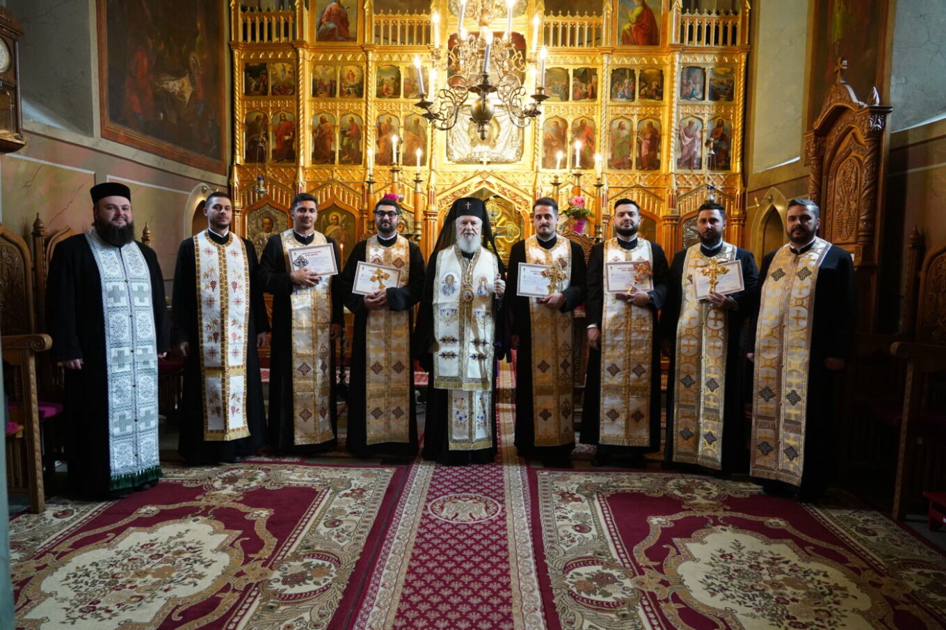 Cinci tineri preoţi au fost hirotoniţi, la Târgovişte