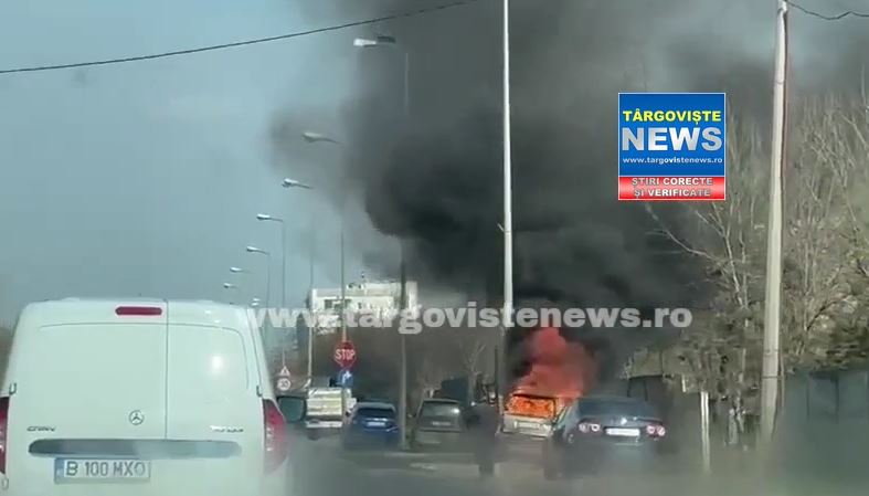 O maşină a ars ca o torţă, pe drumul dintre Târgovişte şi Bucureşti