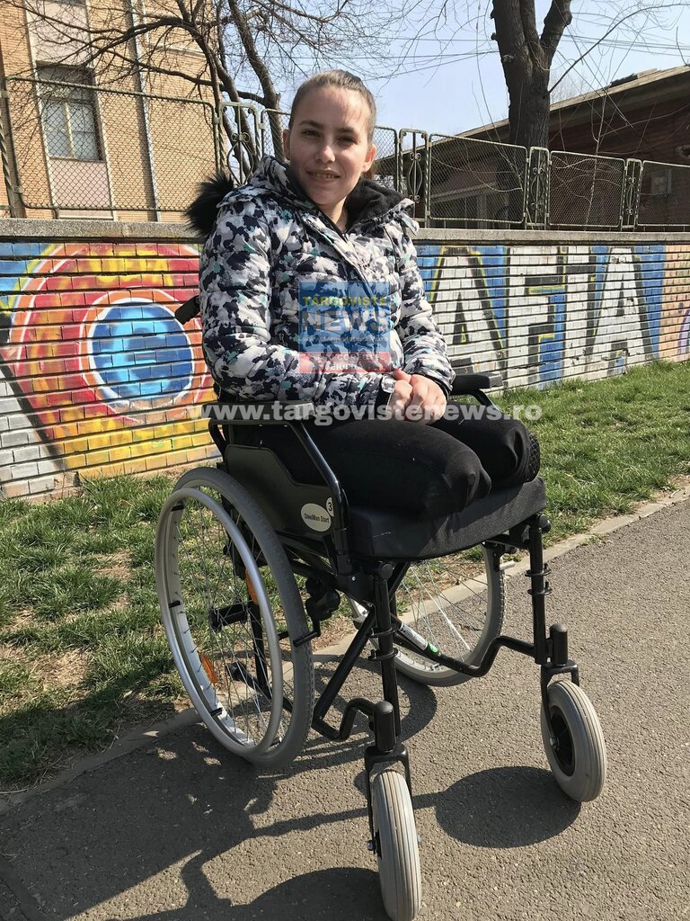 Francesca are mare nevoie de ajutor să poată merge din nou. Are ambele picioare amputate, iar costul protezelor e peste puterea ei şi a familiei: “Am avut lupte grele de dus”