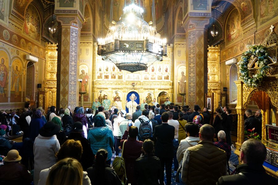 Duminica Ortodoxiei, la Catedrala din Târgoviște. Icoana invită permanent la rugăciune