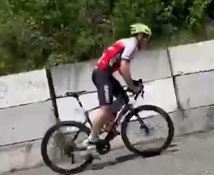 După 60 de kilometri parcurşi, jandarmul George Dragoş Dedu, pe podium la competiţia de ciclism “Road Grand Tour – The Wall 2024”
