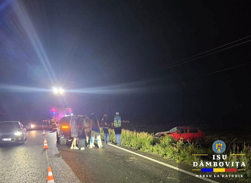 O maşină s-a răsturnat, seara trecută, pe DN 72, la Picior de Munte