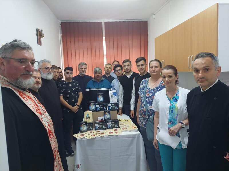 Biserica a dăruit aparatură tehnică medicală și acatiste cu rugăciuni Spitalului Județean de Urgență din Târgoviște